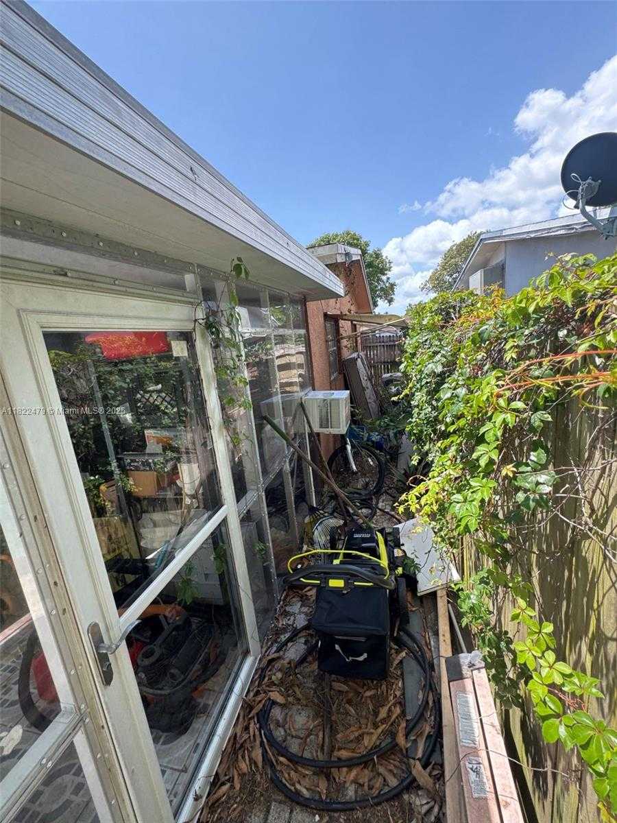 Small Image of 6211 SOUTH WEST 9TH PL, North Lauderdale Number 14