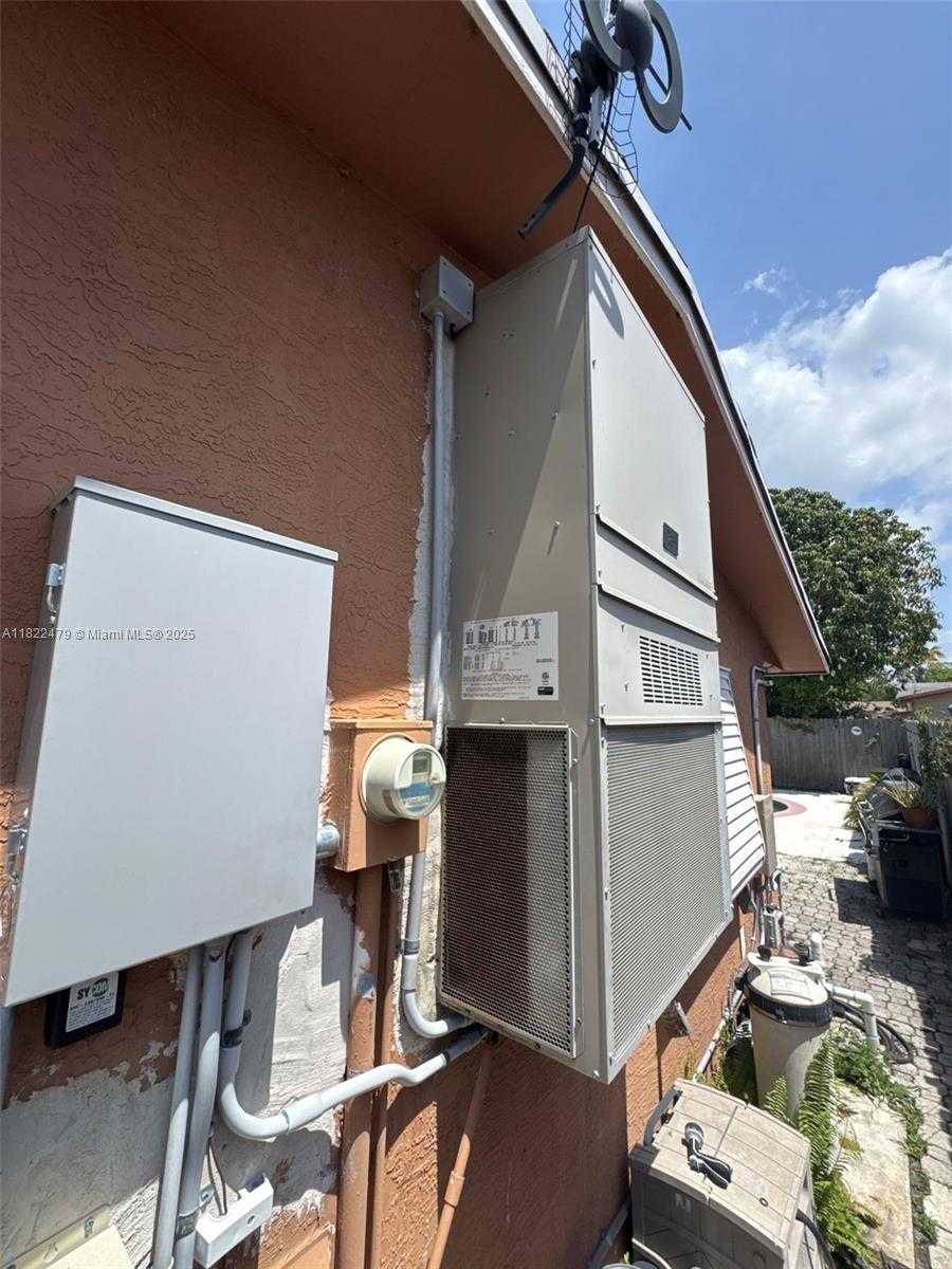 Small Image of 6211 SOUTH WEST 9TH PL, North Lauderdale Number 17