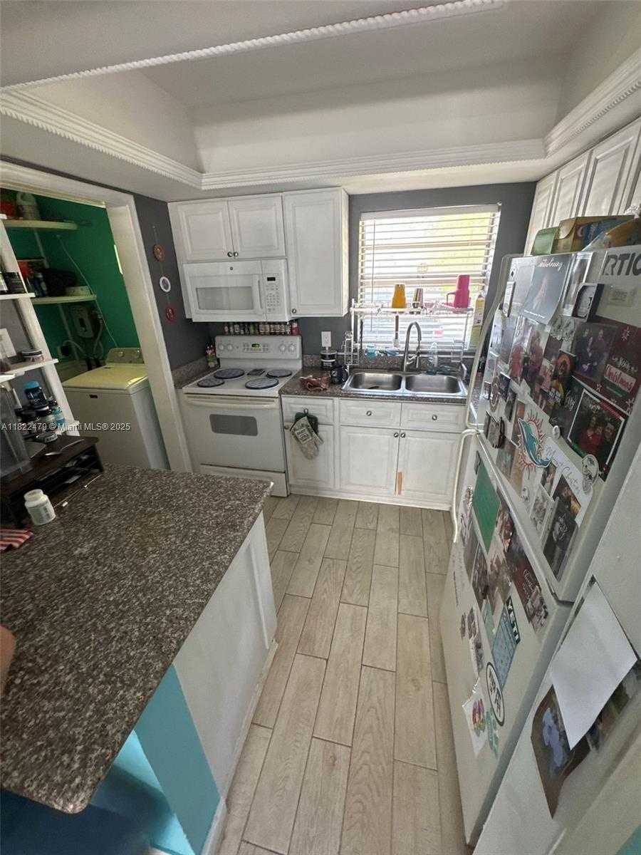 Small Image of 6211 SOUTH WEST 9TH PL, North Lauderdale Number 4