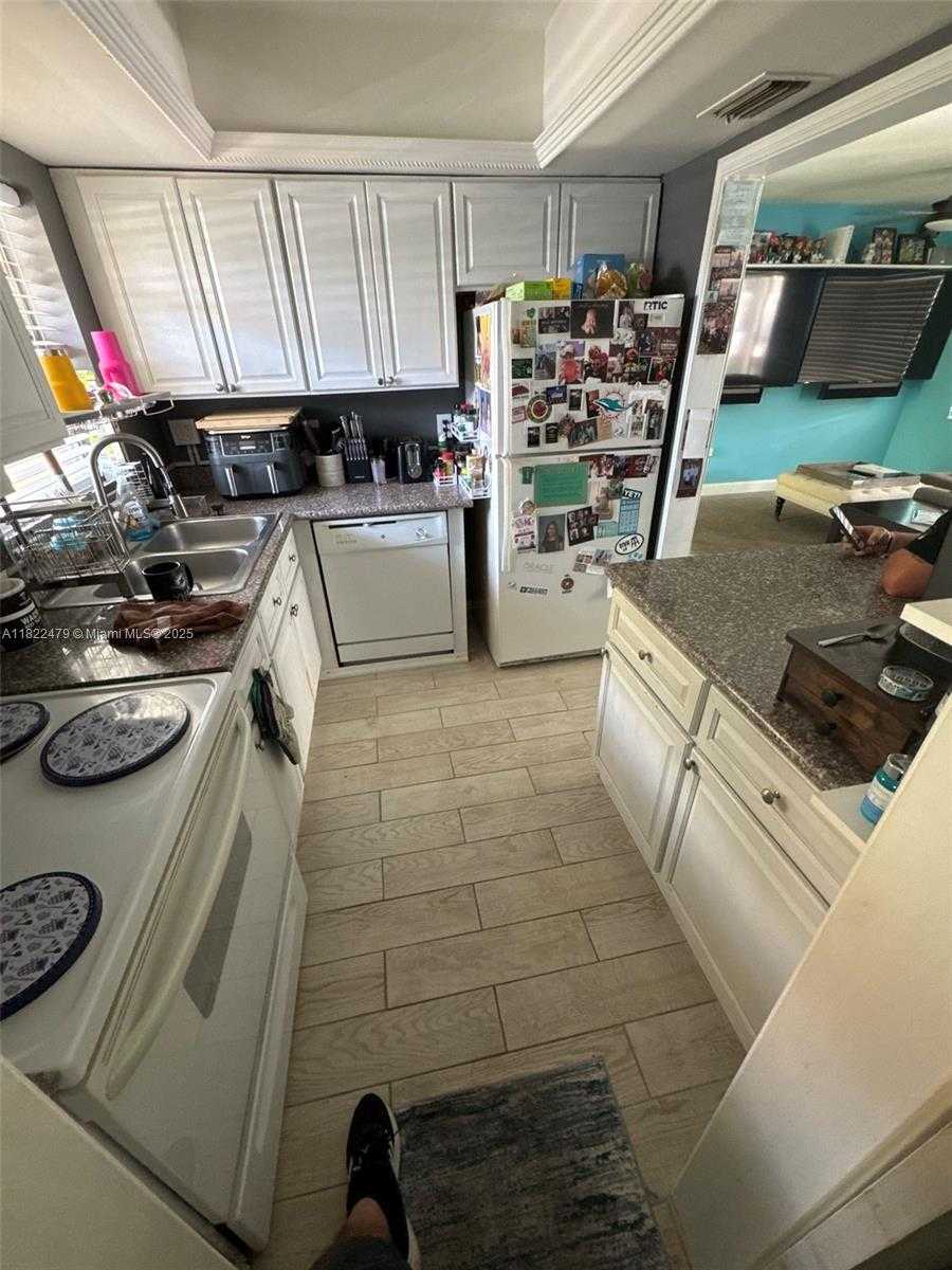 Small Image of 6211 SOUTH WEST 9TH PL, North Lauderdale Number 5