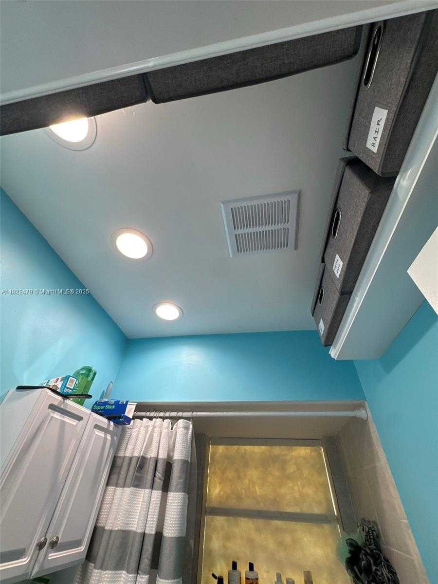 Small Image of 6211 SOUTH WEST 9TH PL, North Lauderdale Number 7