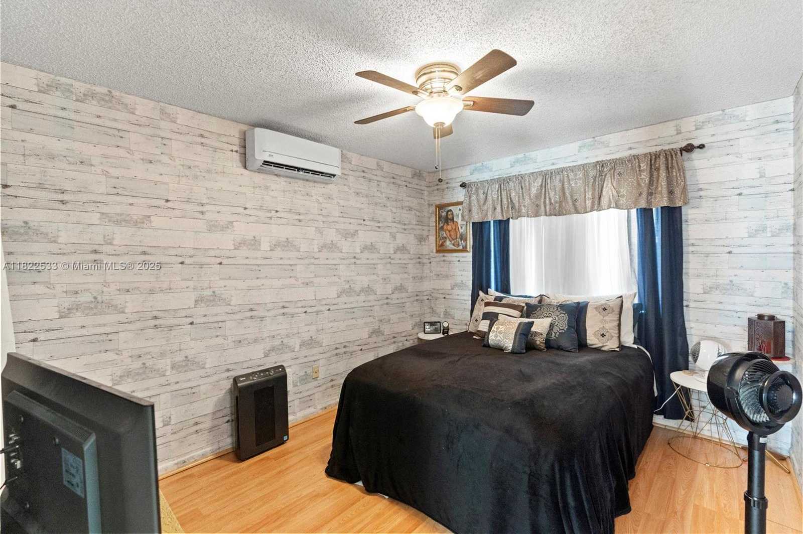 Small Image of 20511 NORTH EAST 7TH CT, Miami Number 13