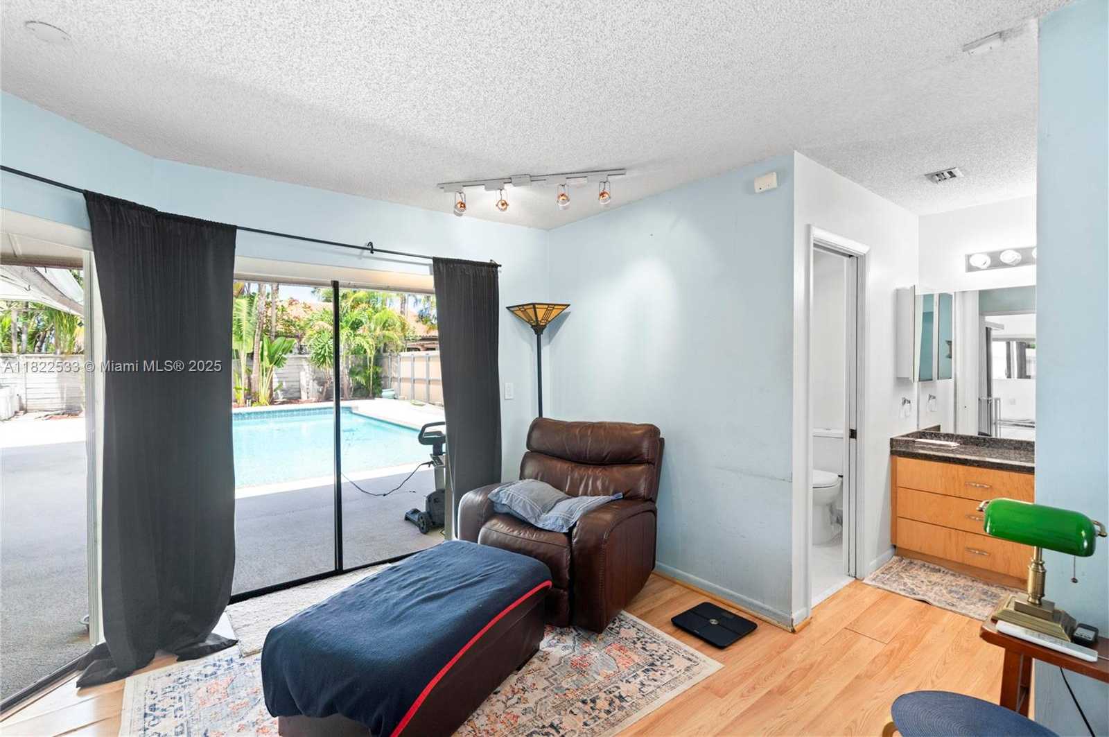 Small Image of 20511 NORTH EAST 7TH CT, Miami Number 16