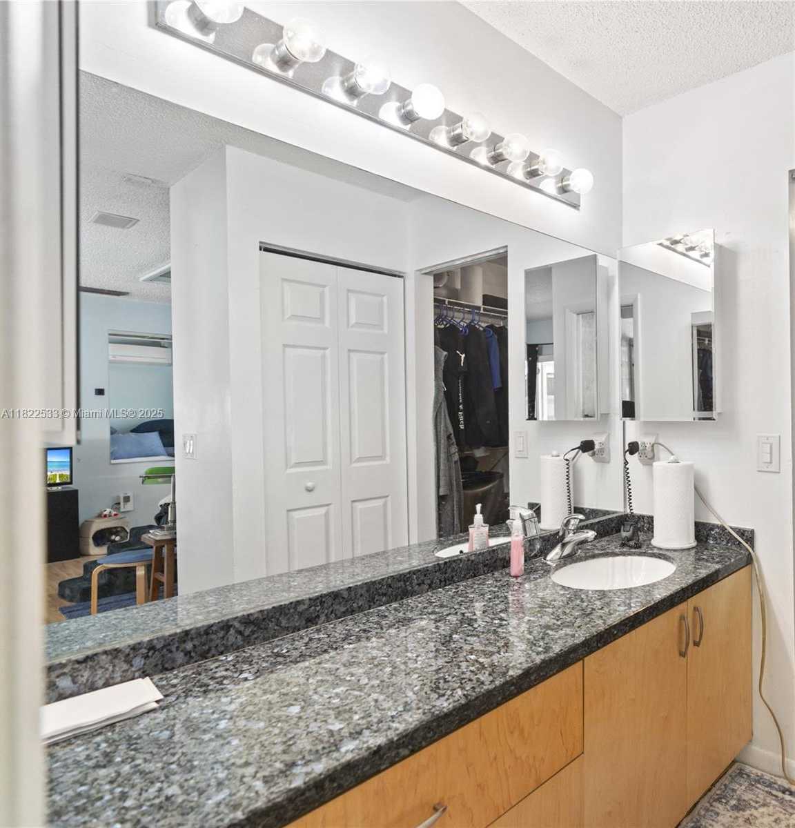 Small Image of 20511 NORTH EAST 7TH CT, Miami Number 17