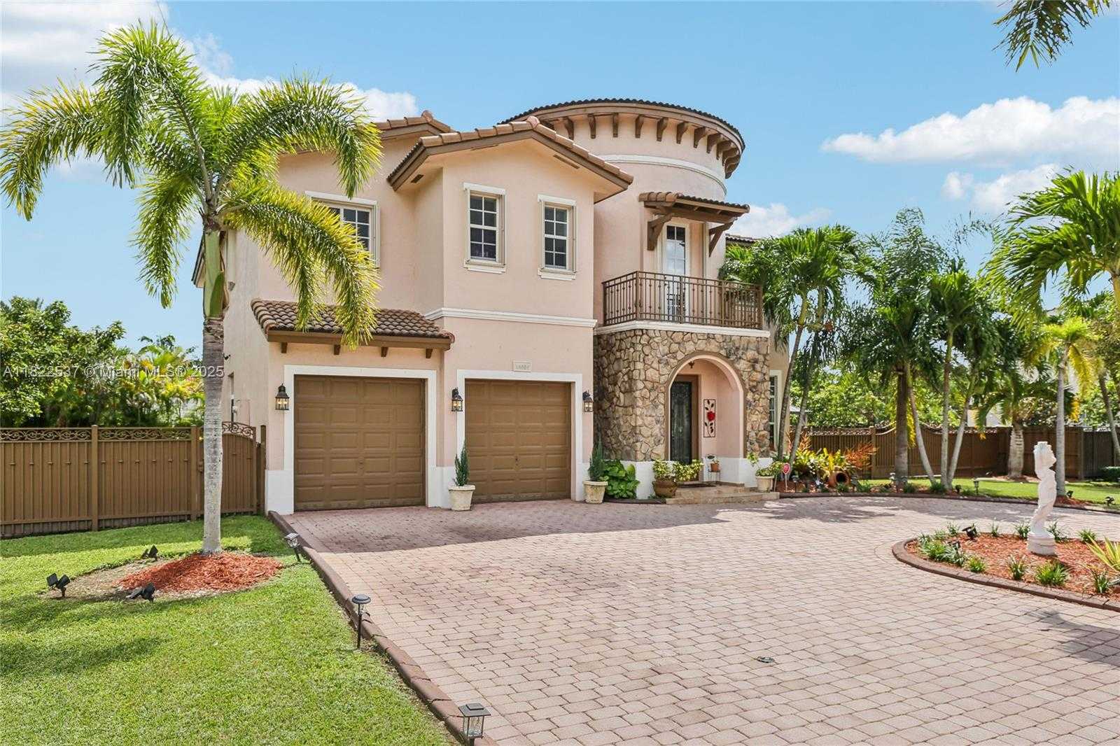 Small Image of 13006 SOUTH WEST 196TH ST, Miami Number 2