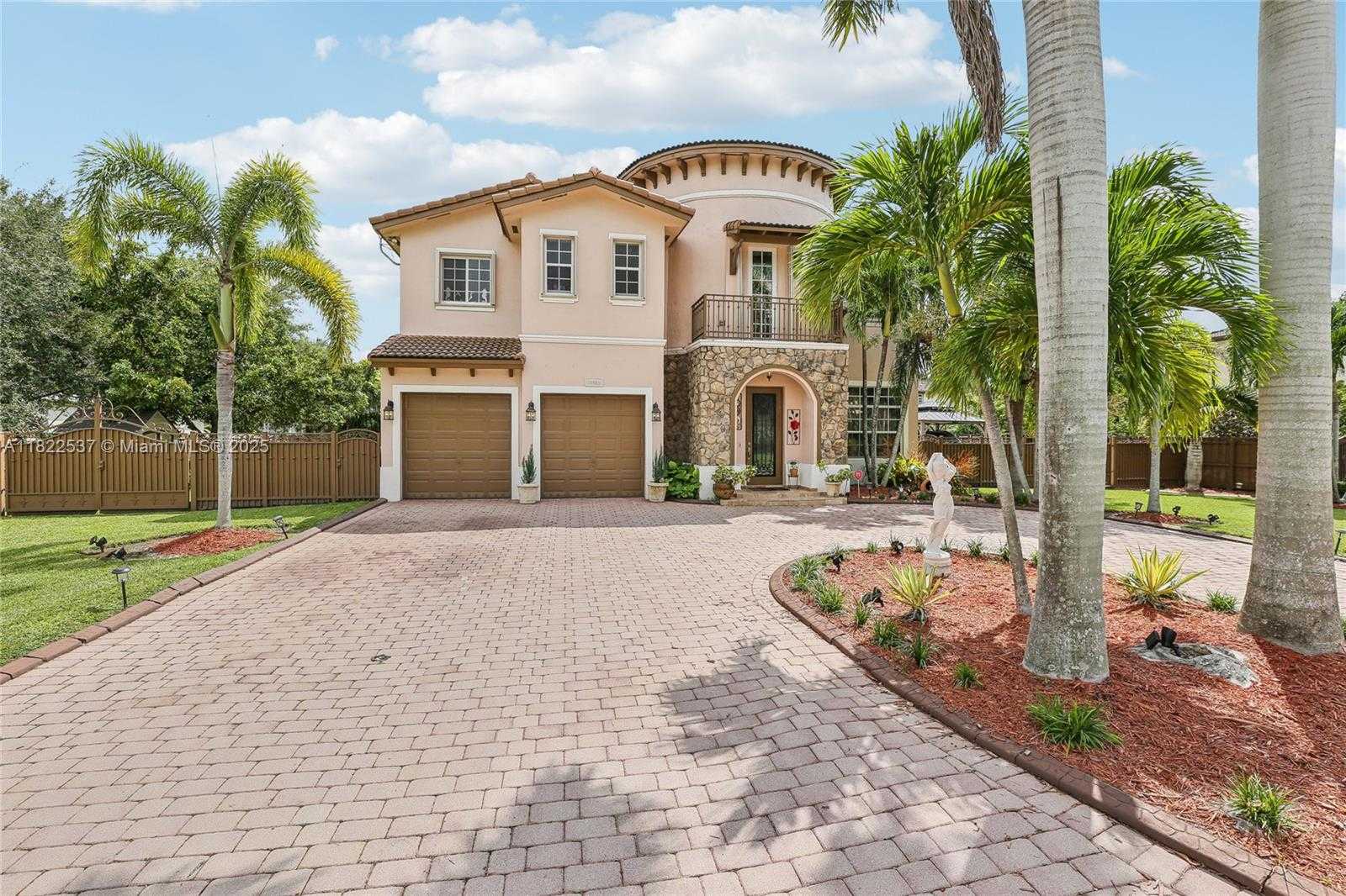 Small Image of 13006 SOUTH WEST 196TH ST, Miami Number 3