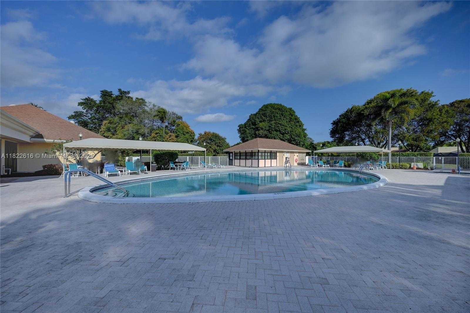 Small Image of 2530 RIVIERA DR, Delray Beach Number 35