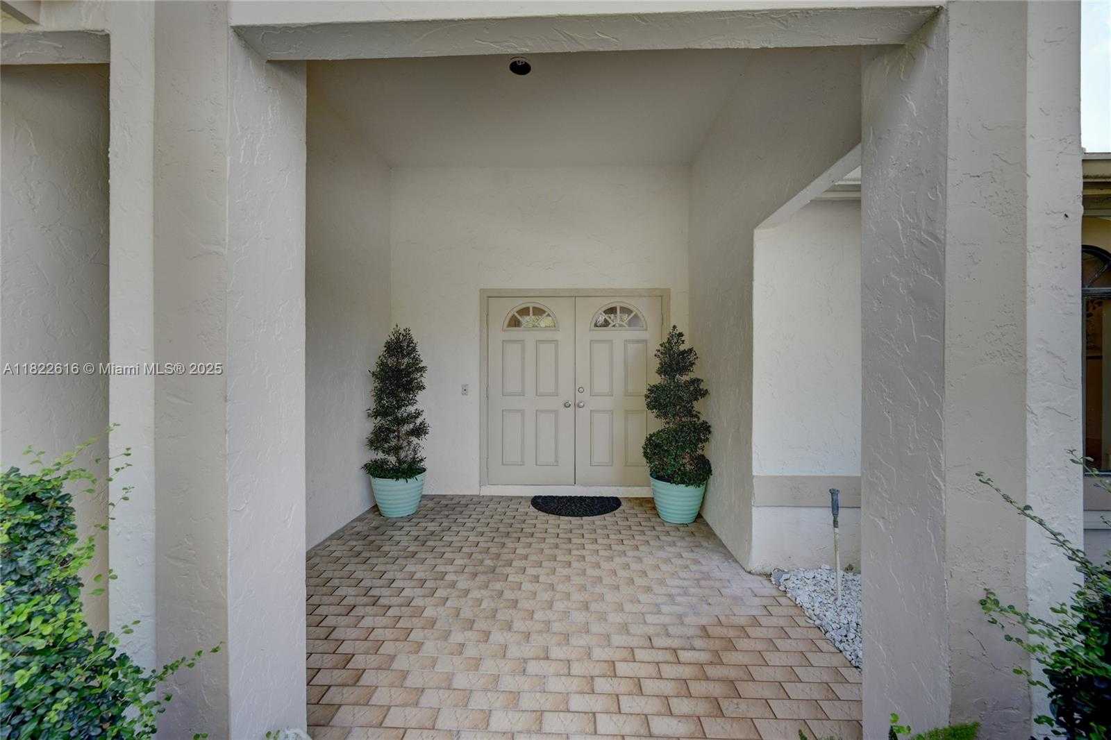 Small Image of 2530 RIVIERA DR, Delray Beach Number 5