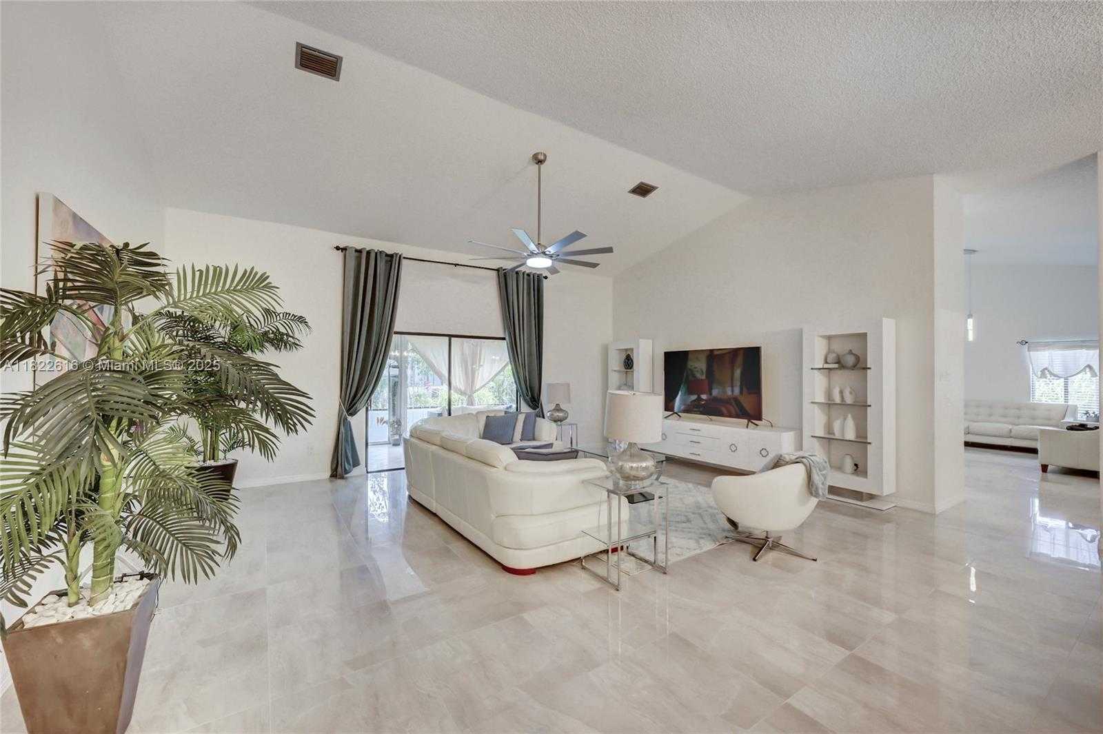 Small Image of 2530 RIVIERA DR, Delray Beach Number 7