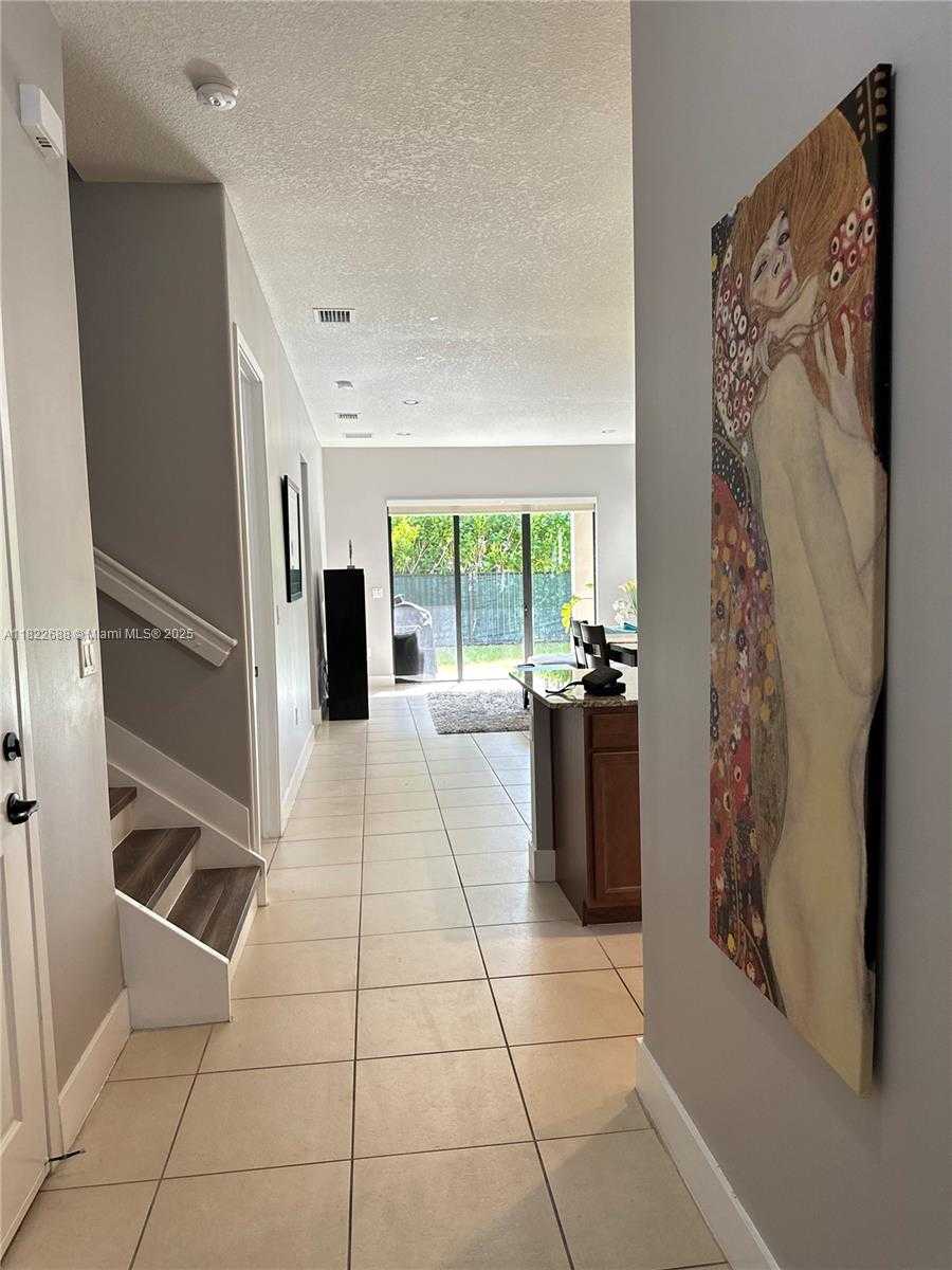 Small Image of 3278 WEST 97TH TER, Hialeah Number 2