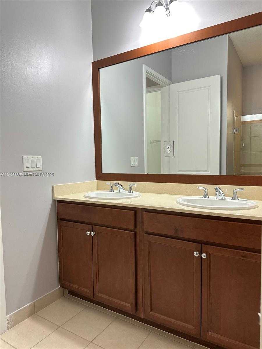 Small Image of 3278 WEST 97TH TER, Hialeah Number 49