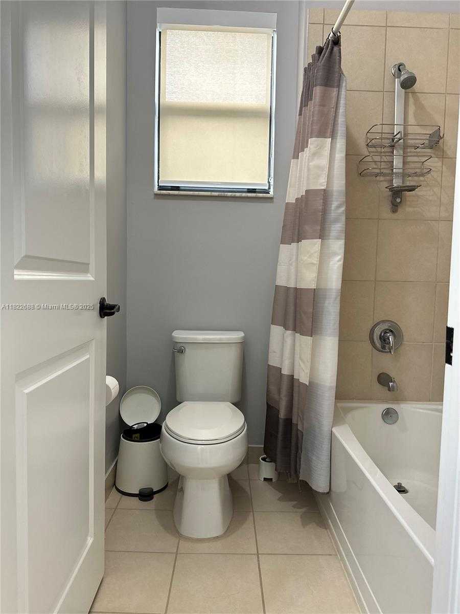 Small Image of 3278 WEST 97TH TER, Hialeah Number 76