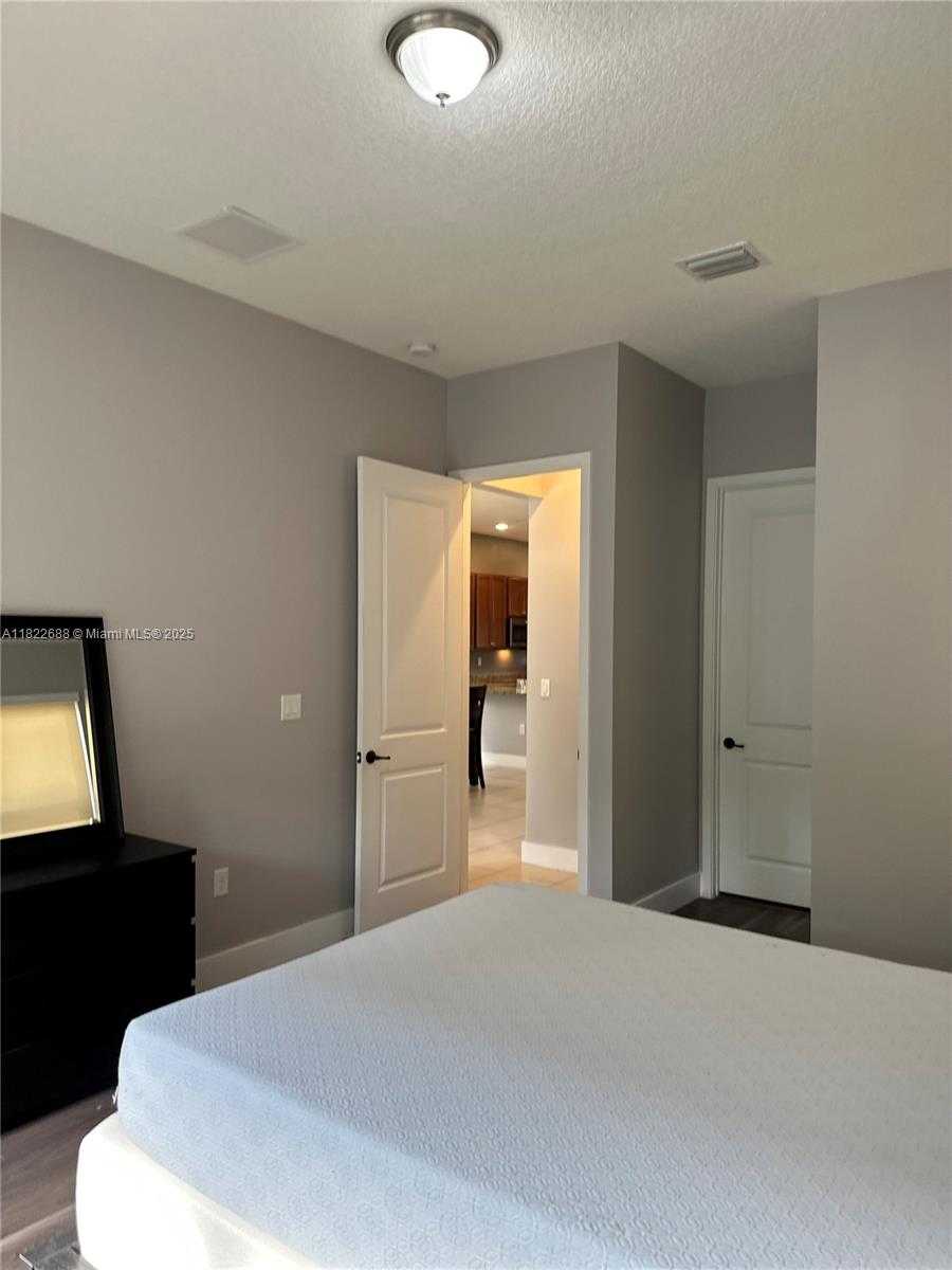 Small Image of 3278 WEST 97TH TER, Hialeah Number 78