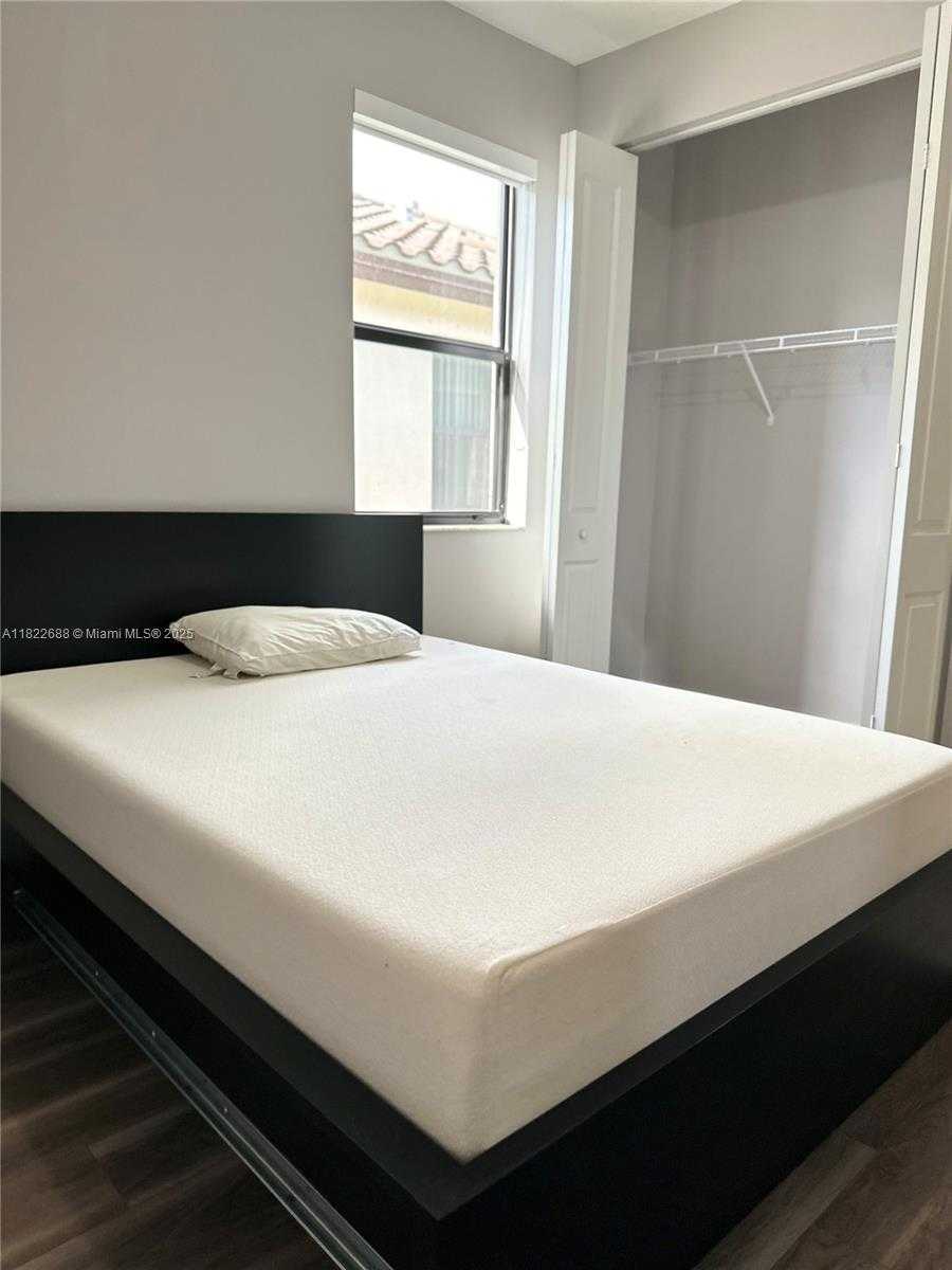 Small Image of 3278 WEST 97TH TER, Hialeah Number 79