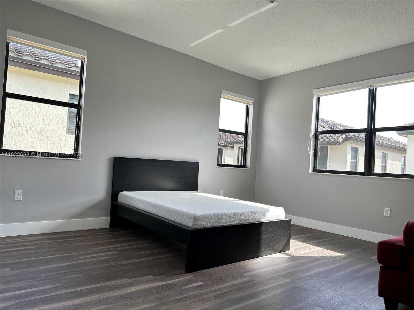 Small Image of 3278 WEST 97TH TER, Hialeah Number 82