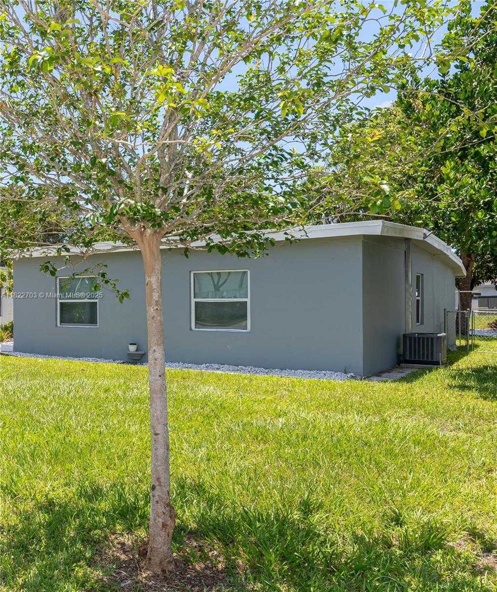 Small Image of 1758 NORTH EAST 183RD ST, North Miami Beach Number 25