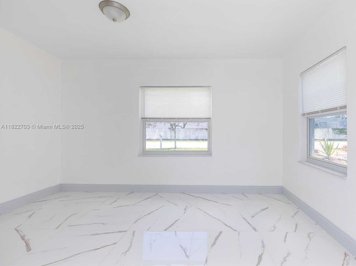 Small Image of 1758 NORTH EAST 183RD ST, North Miami Beach Number 3