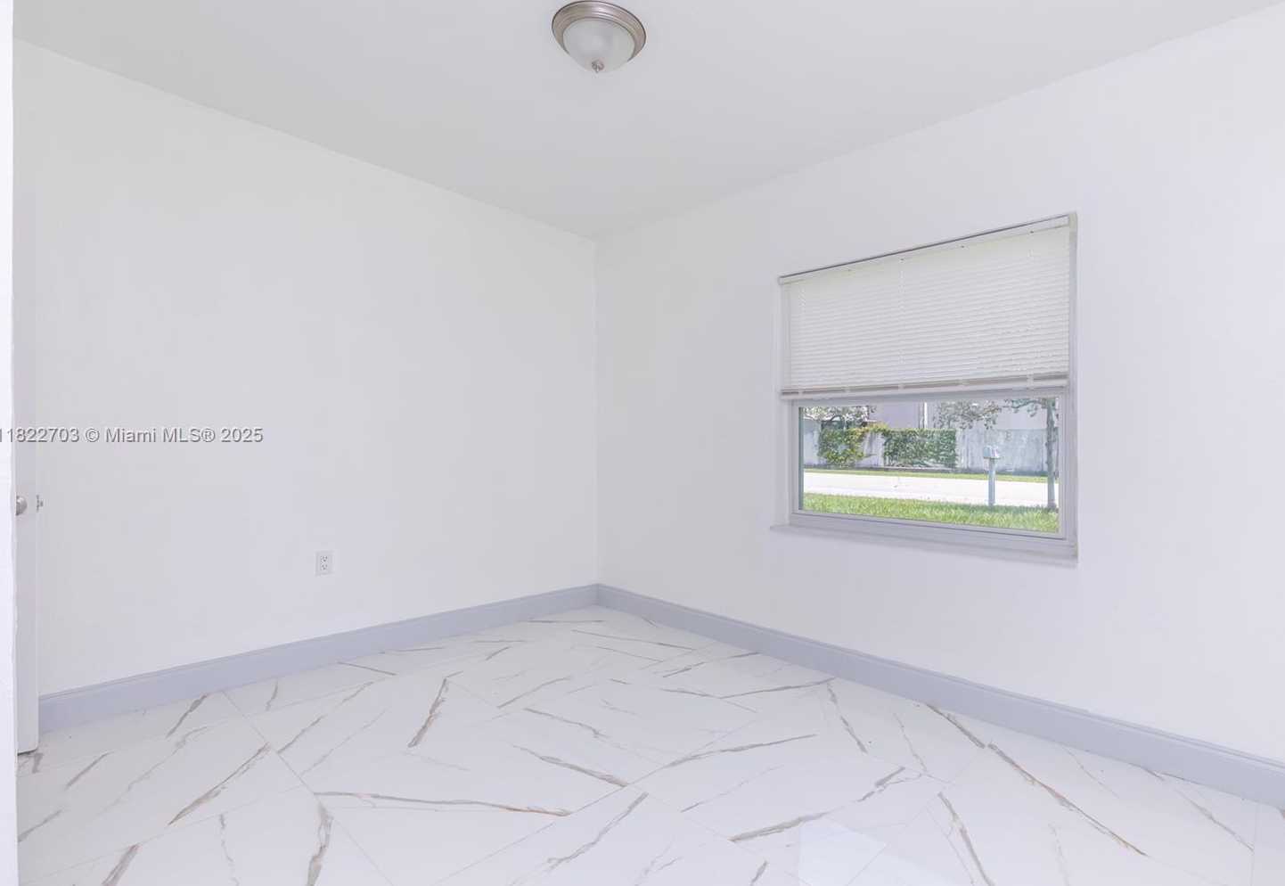 Small Image of 1758 NORTH EAST 183RD ST, North Miami Beach Number 4