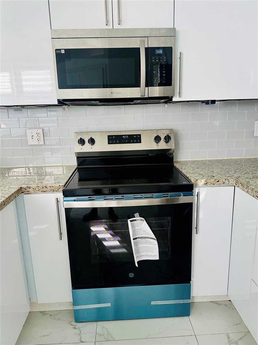 Small Image of 18961 NORTH WEST 22ND ST, Pembroke Pines Number 10