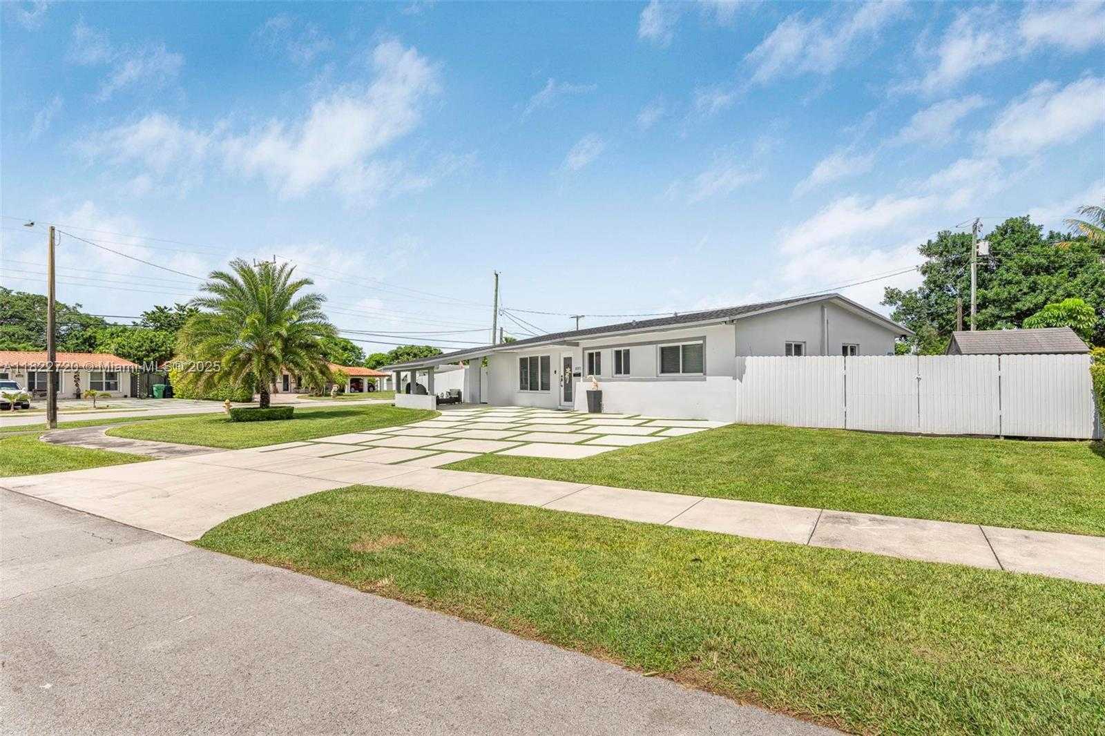 Small Image of 10371 SOUTH WEST 44TH ST, Miami Number 2