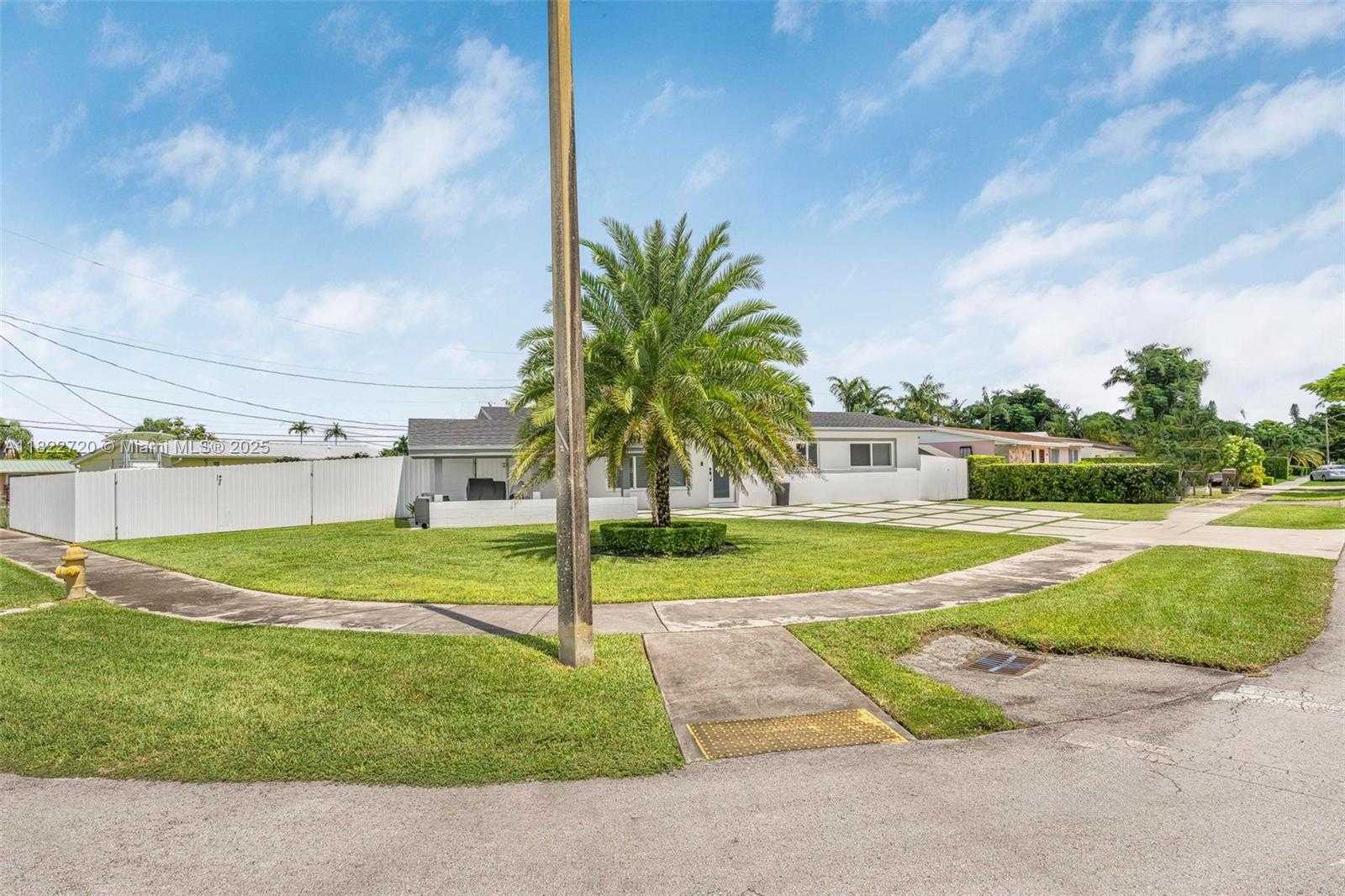 Small Image of 10371 SOUTH WEST 44TH ST, Miami Number 3
