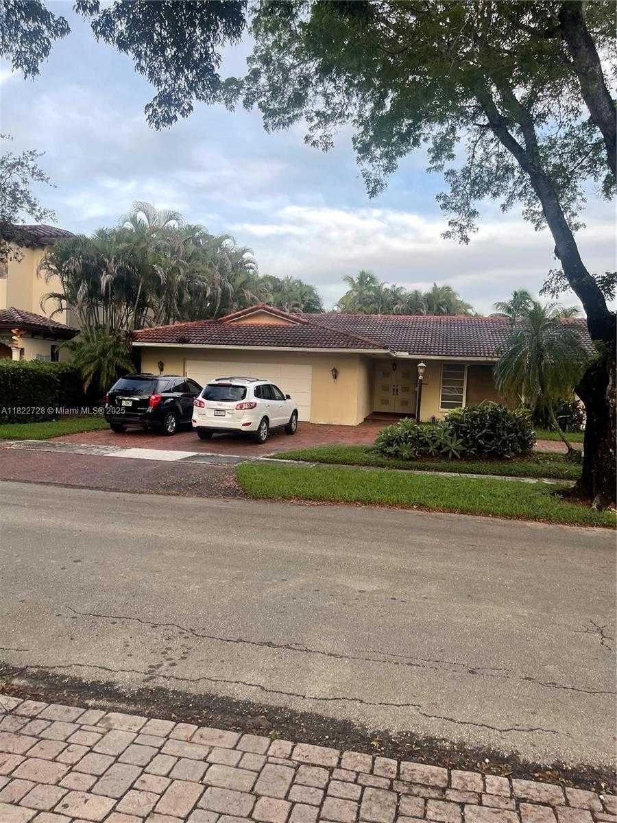 Small Image of 16120 EAST TROON CIR, Miami Lakes Number 3