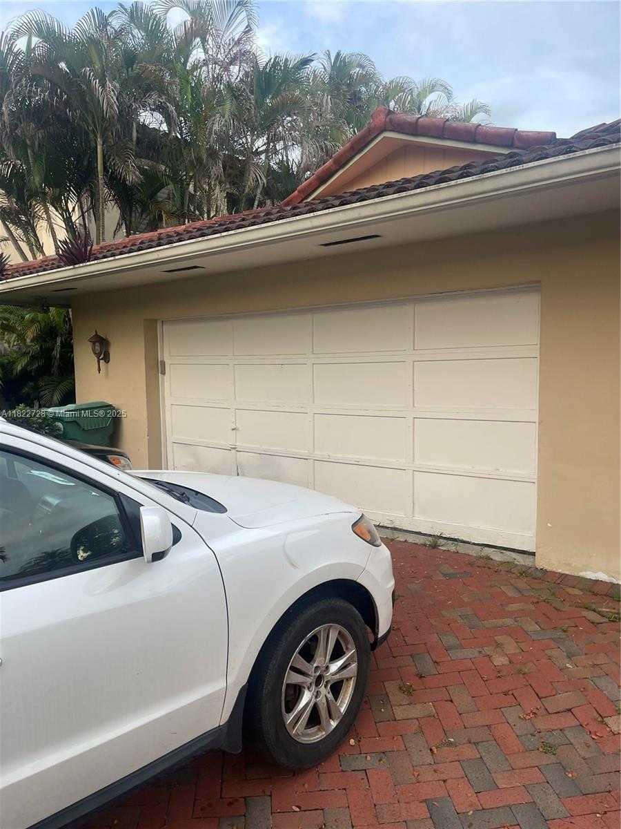 Small Image of 16120 EAST TROON CIR, Miami Lakes Number 5