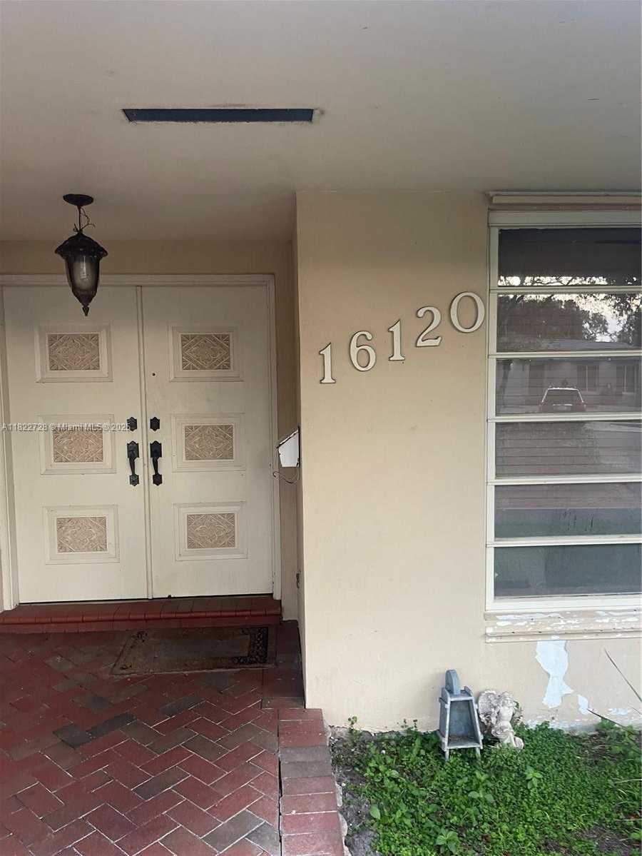 Small Image of 16120 EAST TROON CIR, Miami Lakes Number 6