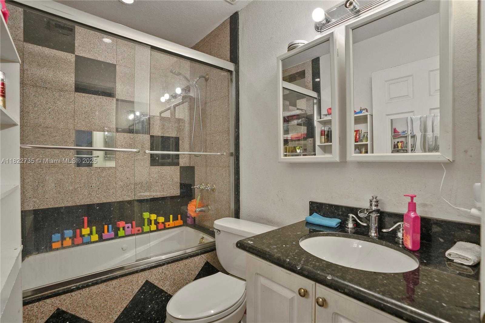 Small Image of 2846 WEST 75TH TER, Hialeah Number 14