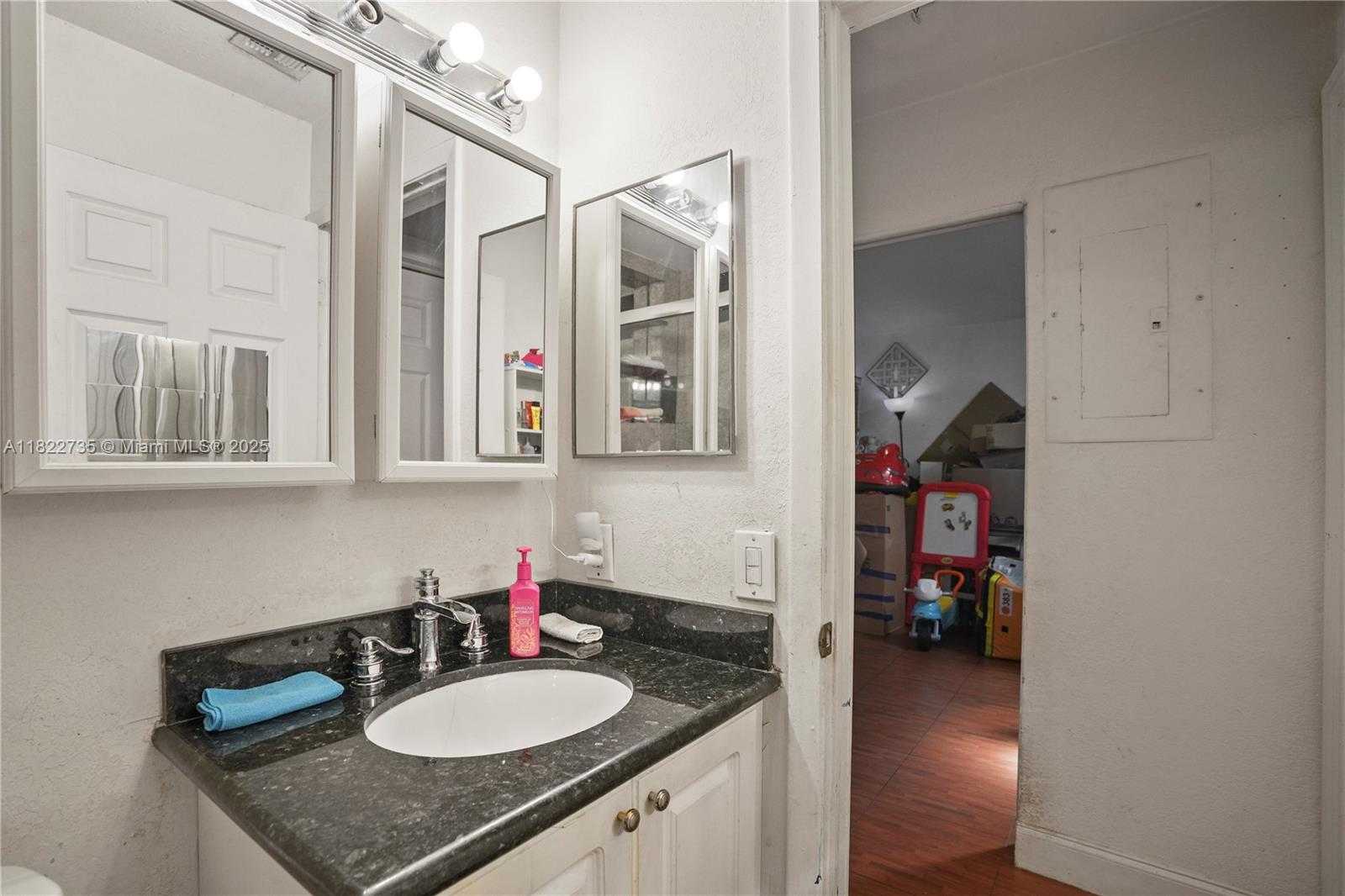 Small Image of 2846 WEST 75TH TER, Hialeah Number 17