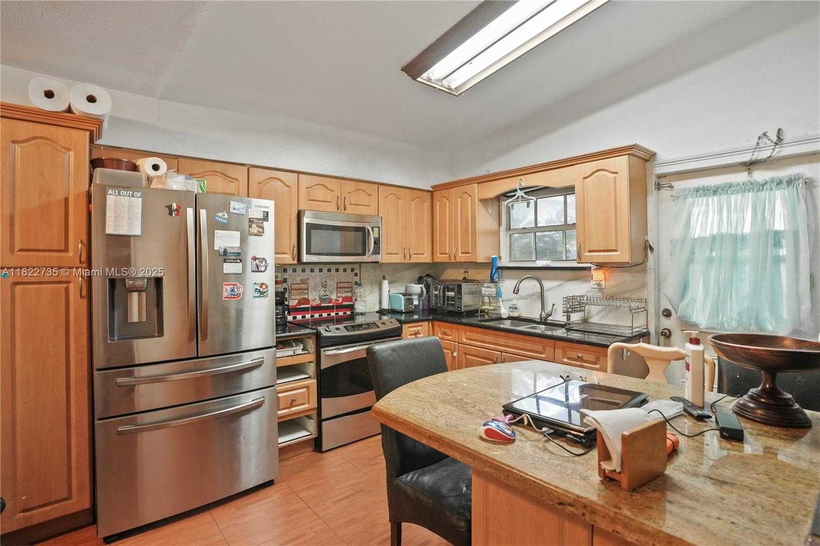 Small Image of 2846 WEST 75TH TER, Hialeah Number 4