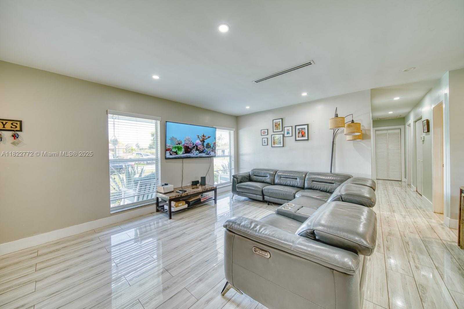 Small Image of 9104 SOUTH WEST 180TH ST, Palmetto Bay Number 14