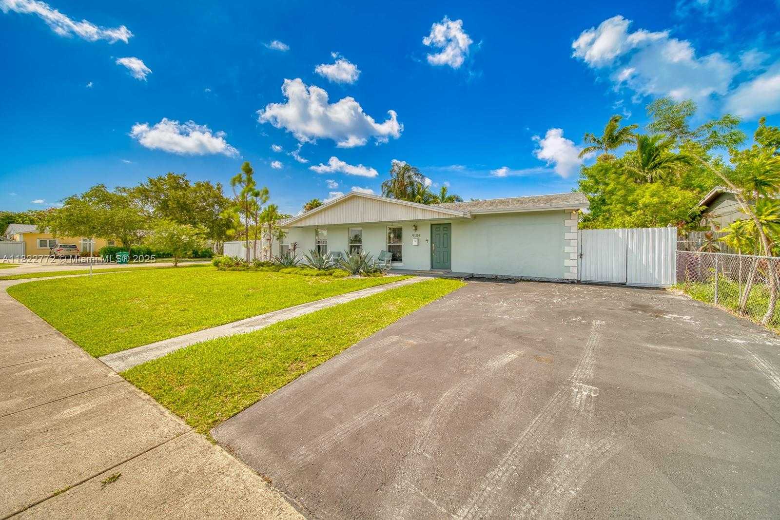 Small Image of 9104 SOUTH WEST 180TH ST, Palmetto Bay Number 22