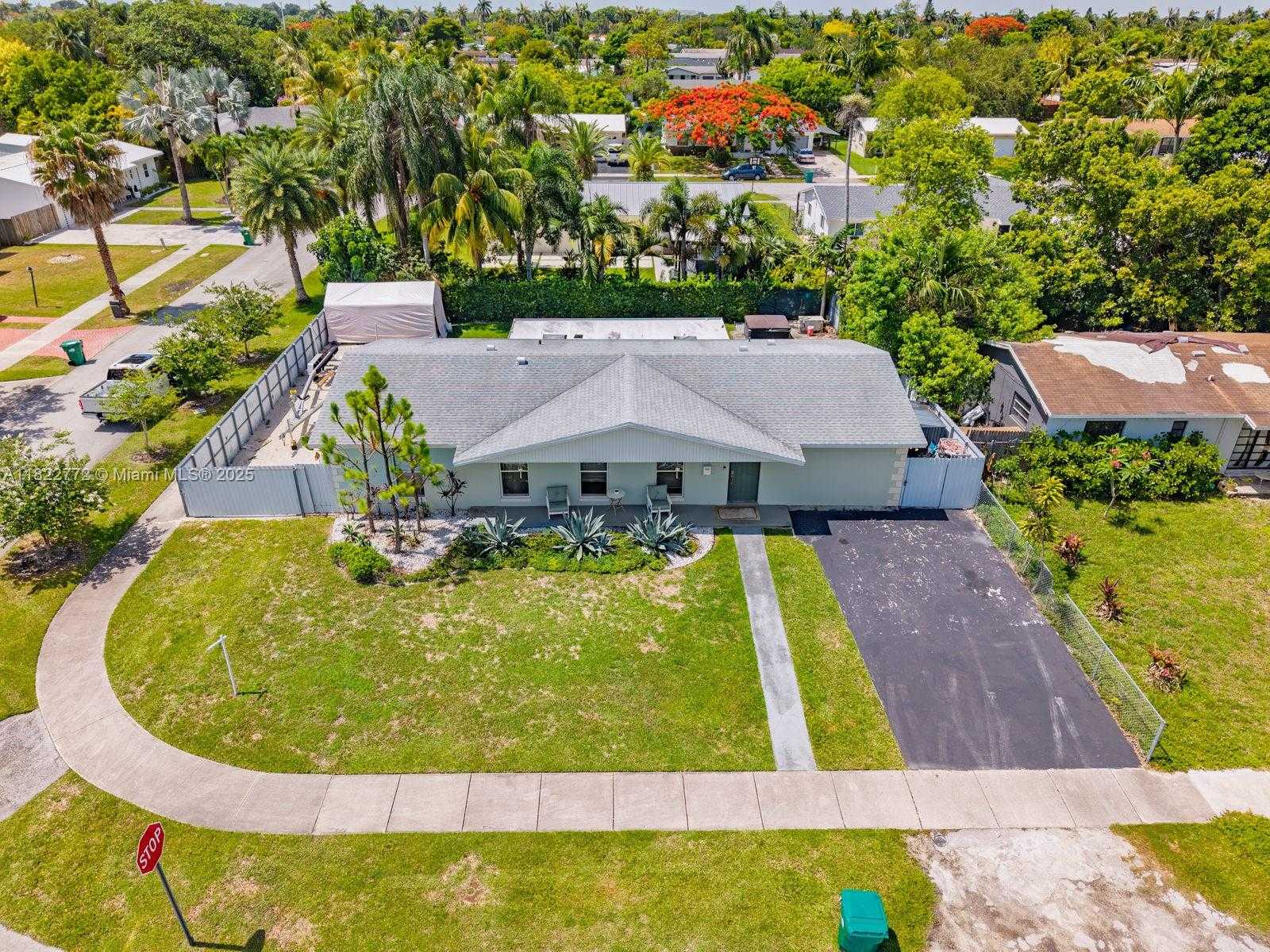 Small Image of 9104 SOUTH WEST 180TH ST, Palmetto Bay Number 24