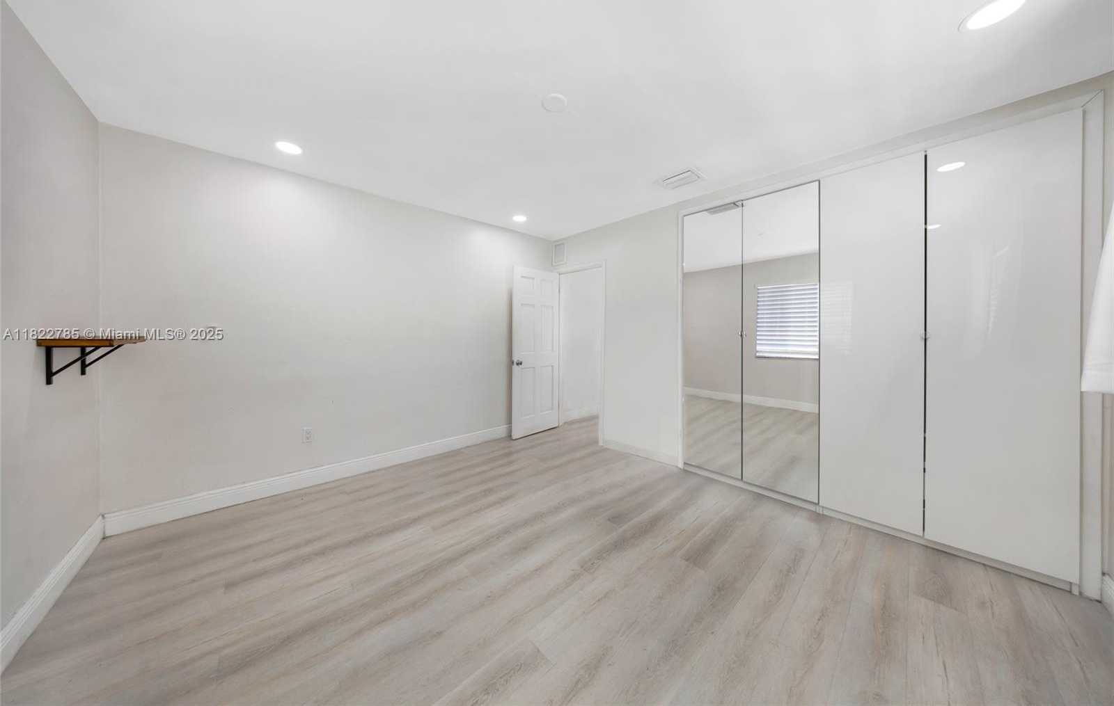 Small Image of 5781 SOUTH WEST 25TH ST, Miami Number 17