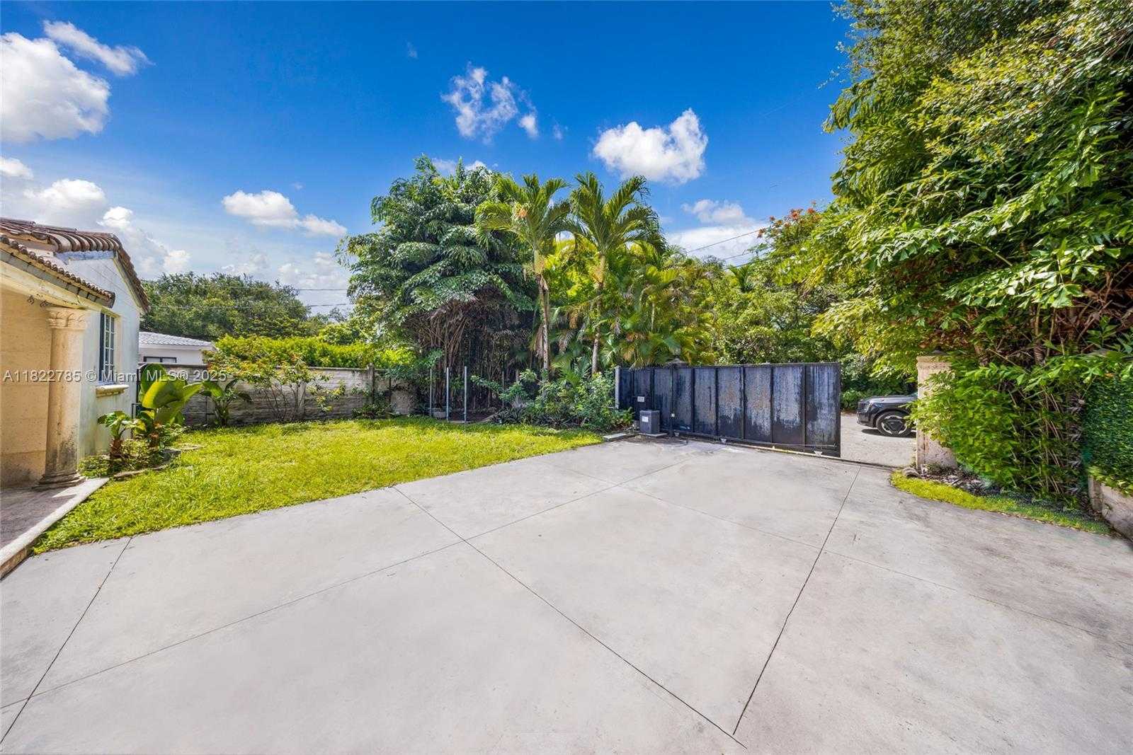 Small Image of 5781 SOUTH WEST 25TH ST, Miami Number 31
