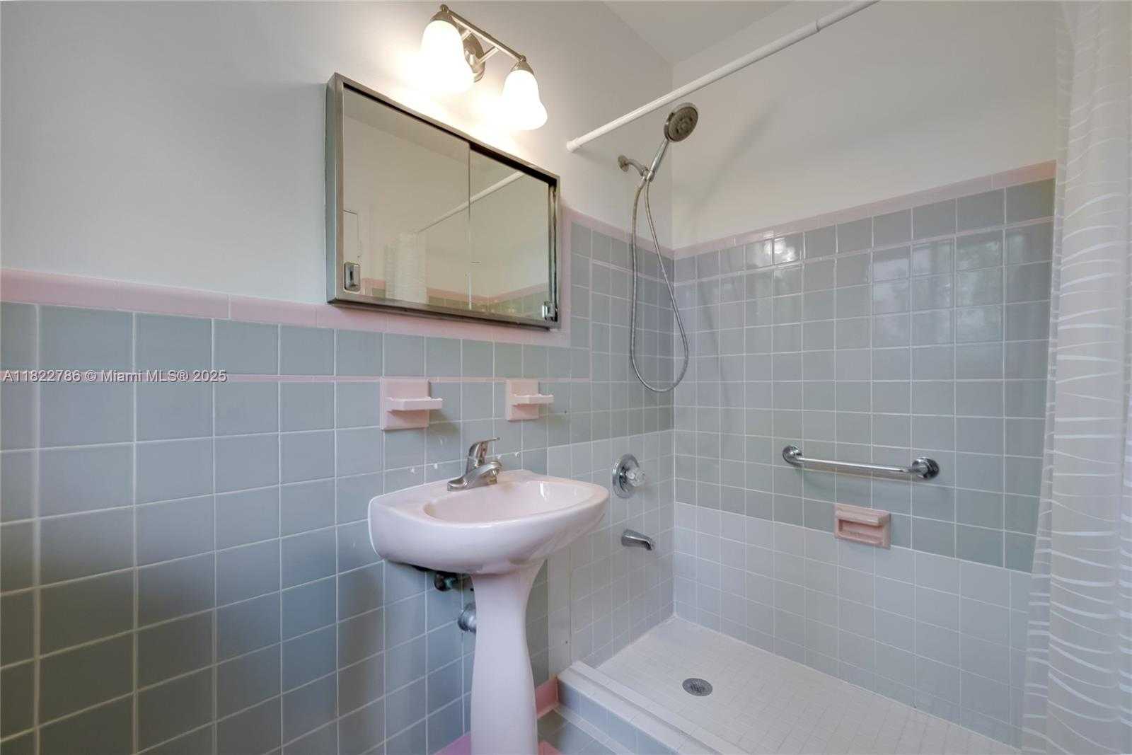 Small Image of 708 NAVARRE AVE, Coral Gables Number 12