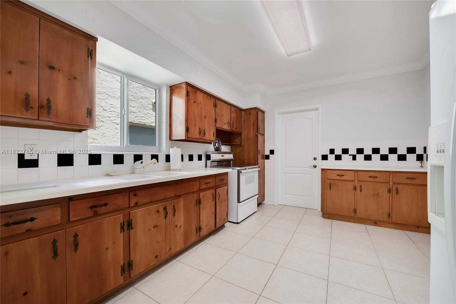 Small Image of 708 NAVARRE AVE, Coral Gables Number 6