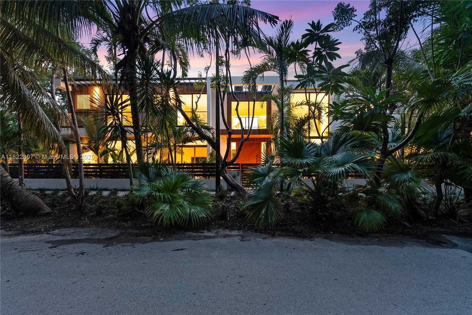 Small Image of 2800 CALUSA STREET, Miami Number 2