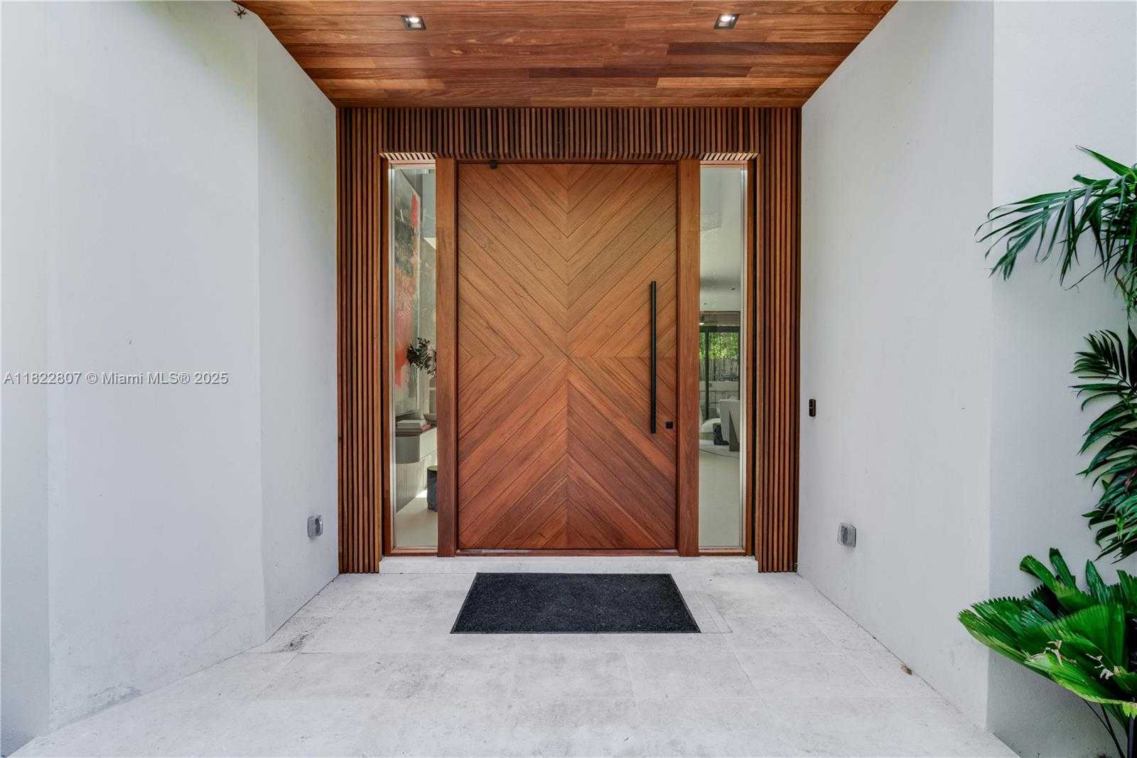 Small Image of 2800 CALUSA STREET, Miami Number 3