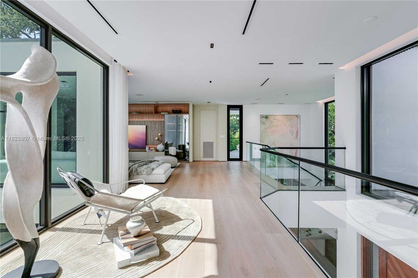 Small Image of 2800 CALUSA STREET, Miami Number 36