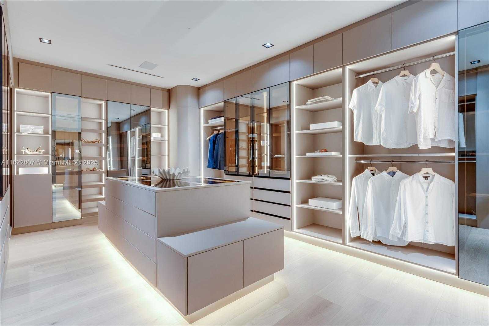 Small Image of 2800 CALUSA STREET, Miami Number 40