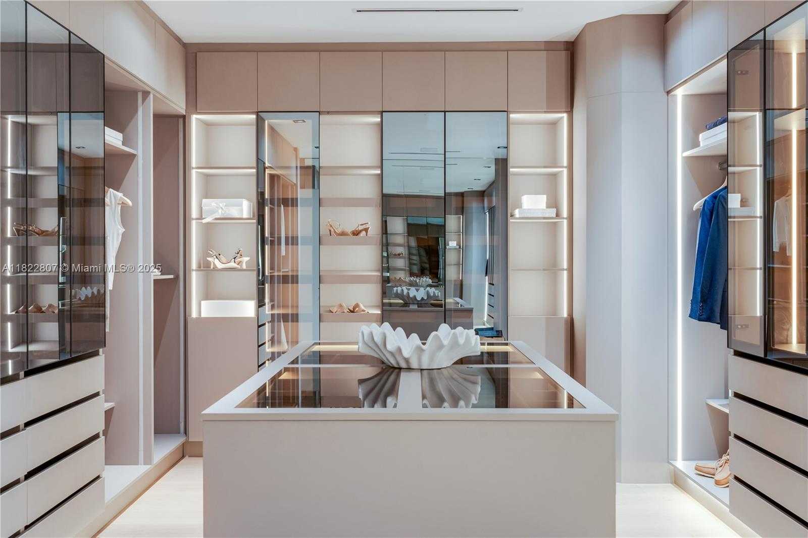 Small Image of 2800 CALUSA STREET, Miami Number 41