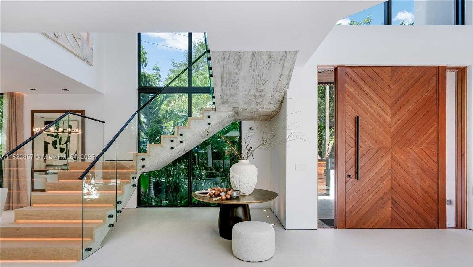 Small Image of 2800 CALUSA STREET, Miami Number 5