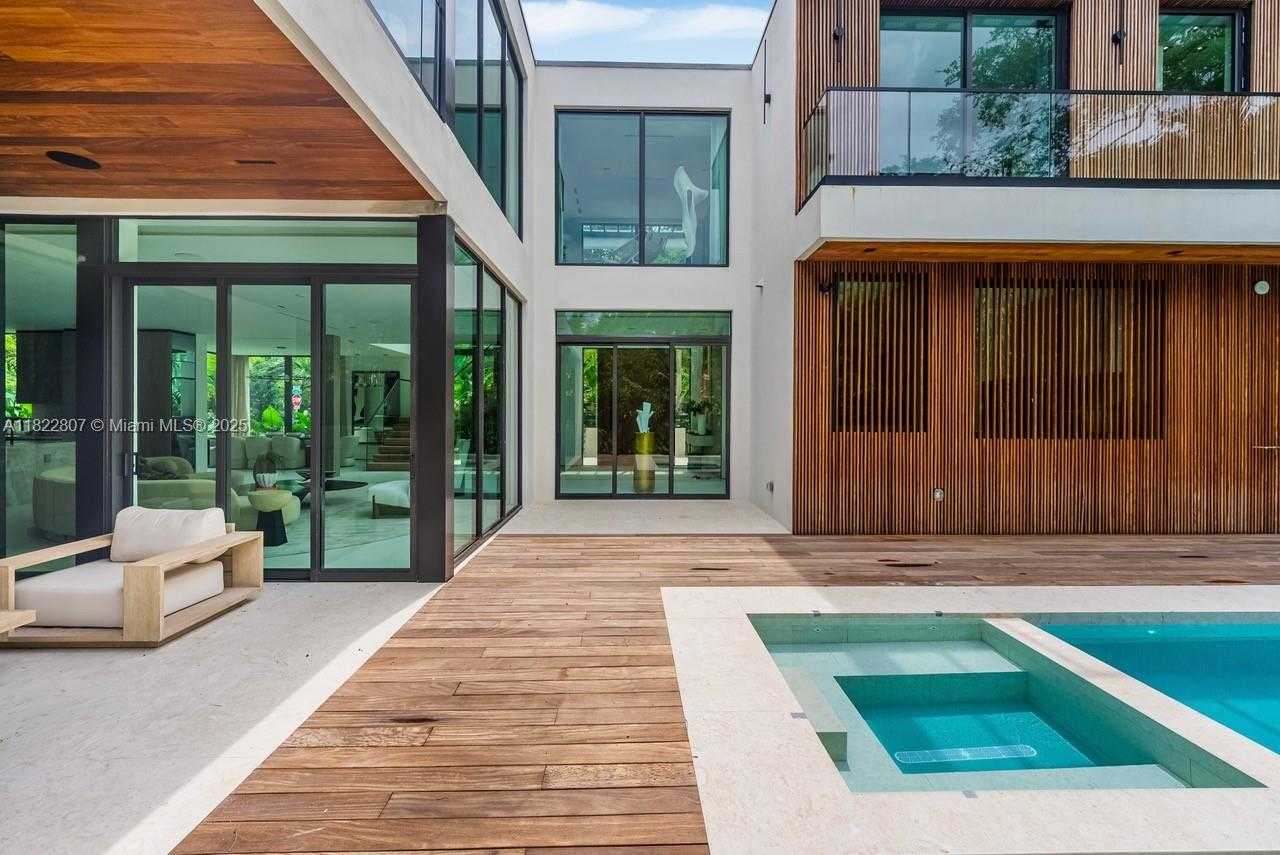 Small Image of 2800 CALUSA STREET, Miami Number 60