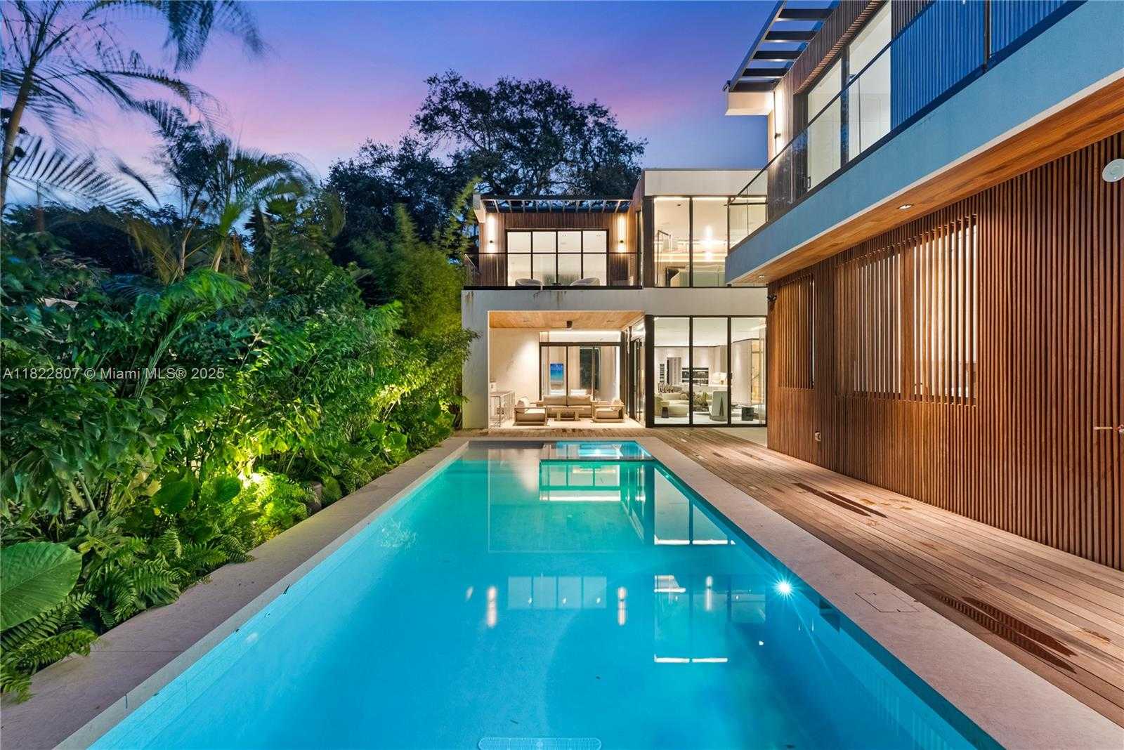 Small Image of 2800 CALUSA STREET, Miami Number 67