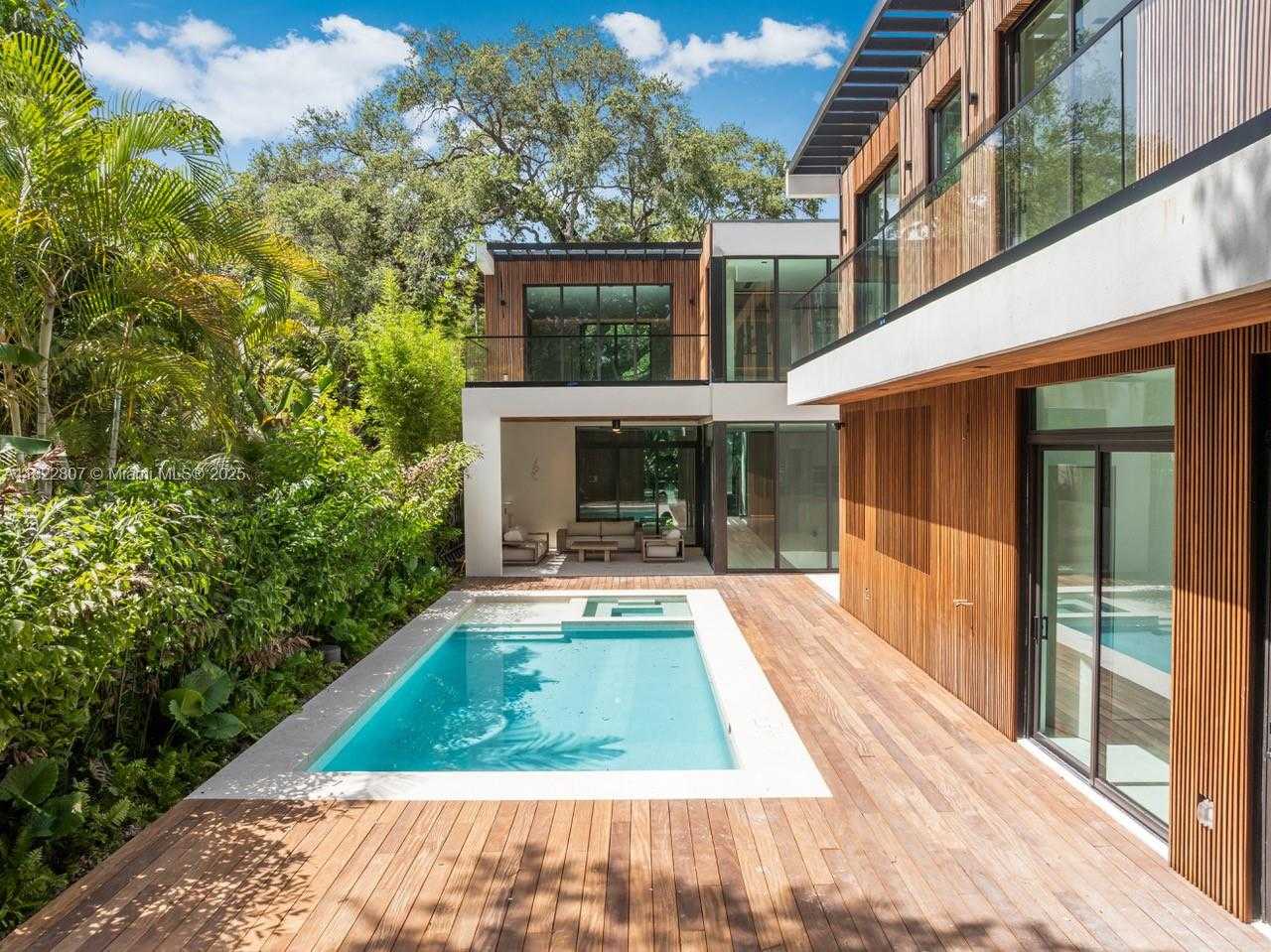 Small Image of 2800 CALUSA STREET, Miami Number 68