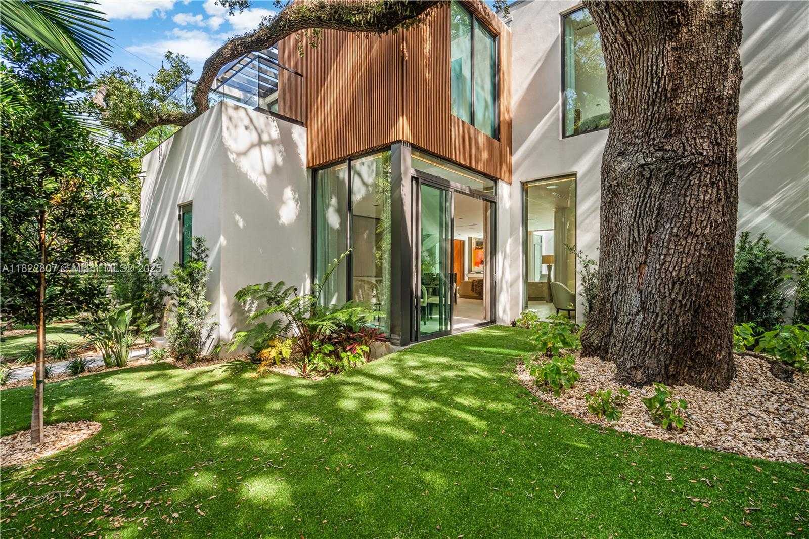 Small Image of 2800 CALUSA STREET, Miami Number 69