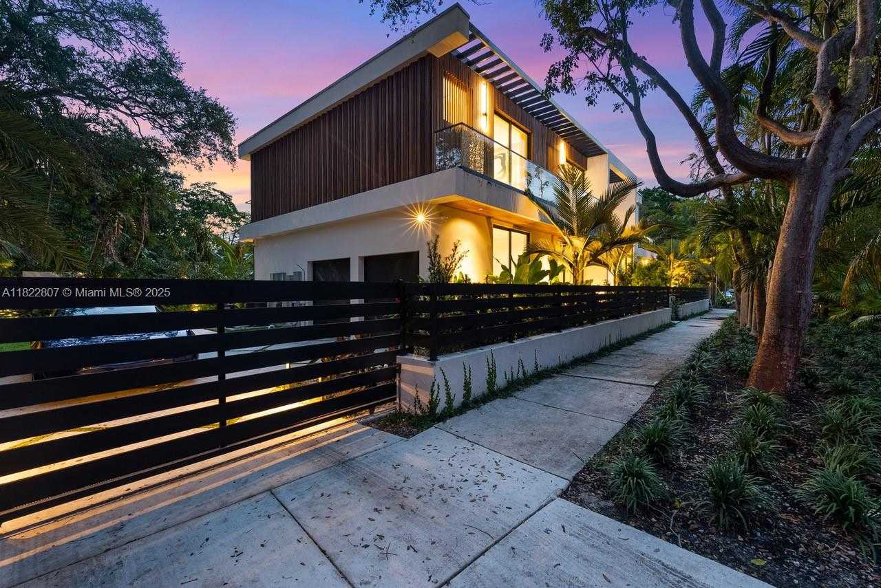 Small Image of 2800 CALUSA STREET, Miami Number 71