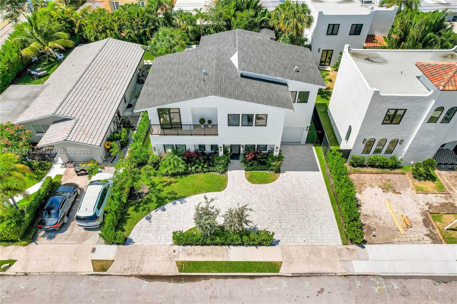 Small Image of 306 PLYMOUTH RD, West Palm Beach Number 2